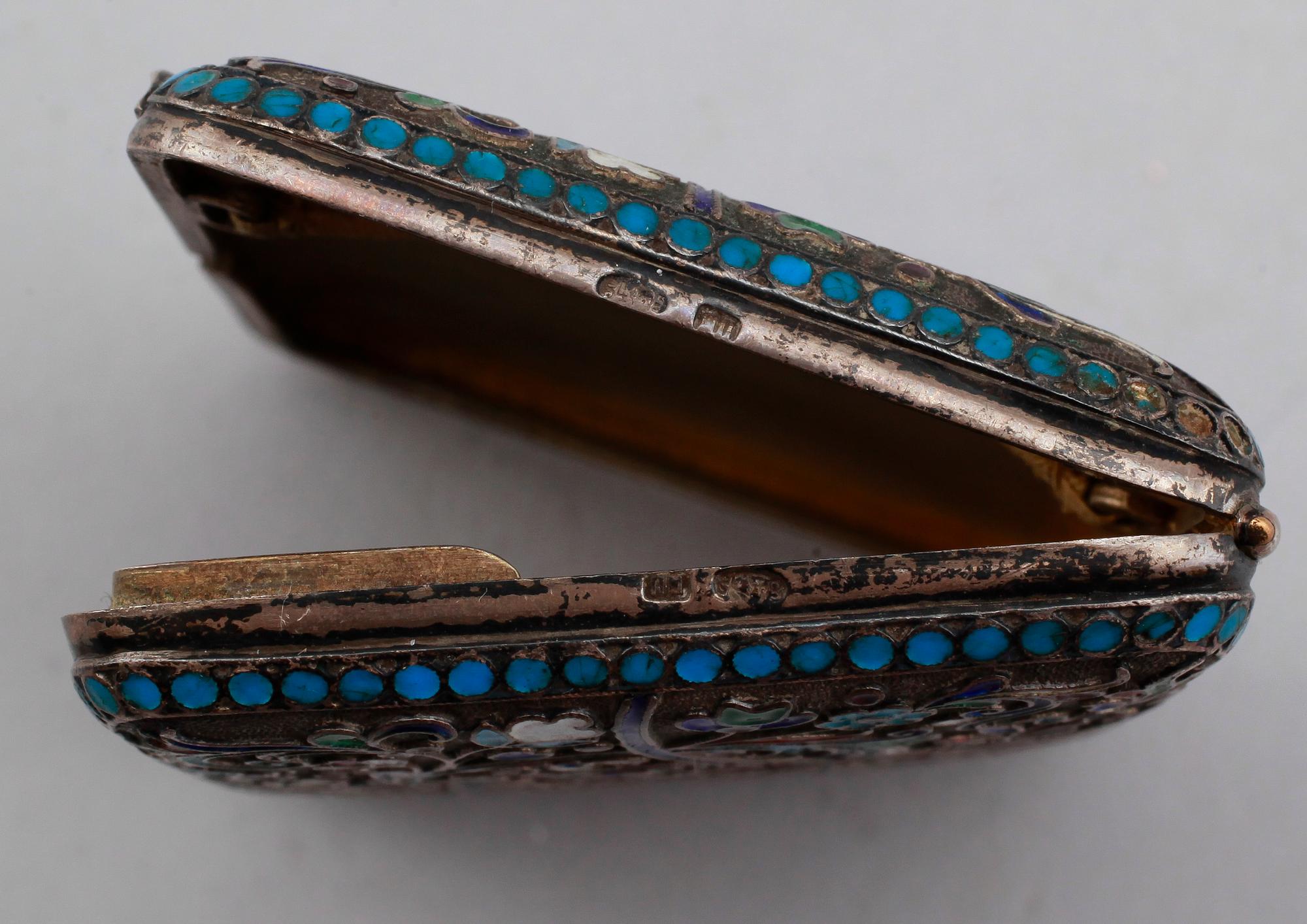 CIGARETTETUI, silver, emaljdekor, Ryssland, 1900-talets första hälft. Vikt ca 126 gram.