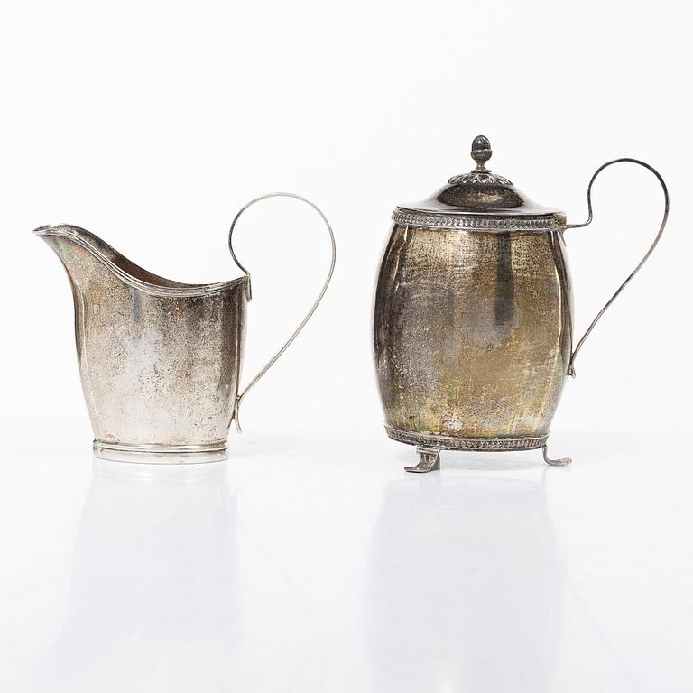 Gräddkanna och senapskanna, silver, Stockholm, 1826-1932.