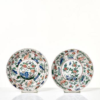 A pair of large famille verte cups with saucers, Qing dynasty, Kangxi (1662-1722).