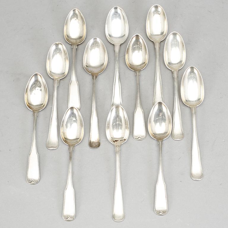 SKEDAR, 11 st, silver, bl.a. Peter Hertz, Köpenhamn, 1849 och V. Christesen, Köpenhamn, 1866 och 1884. Vikt 376 gram.