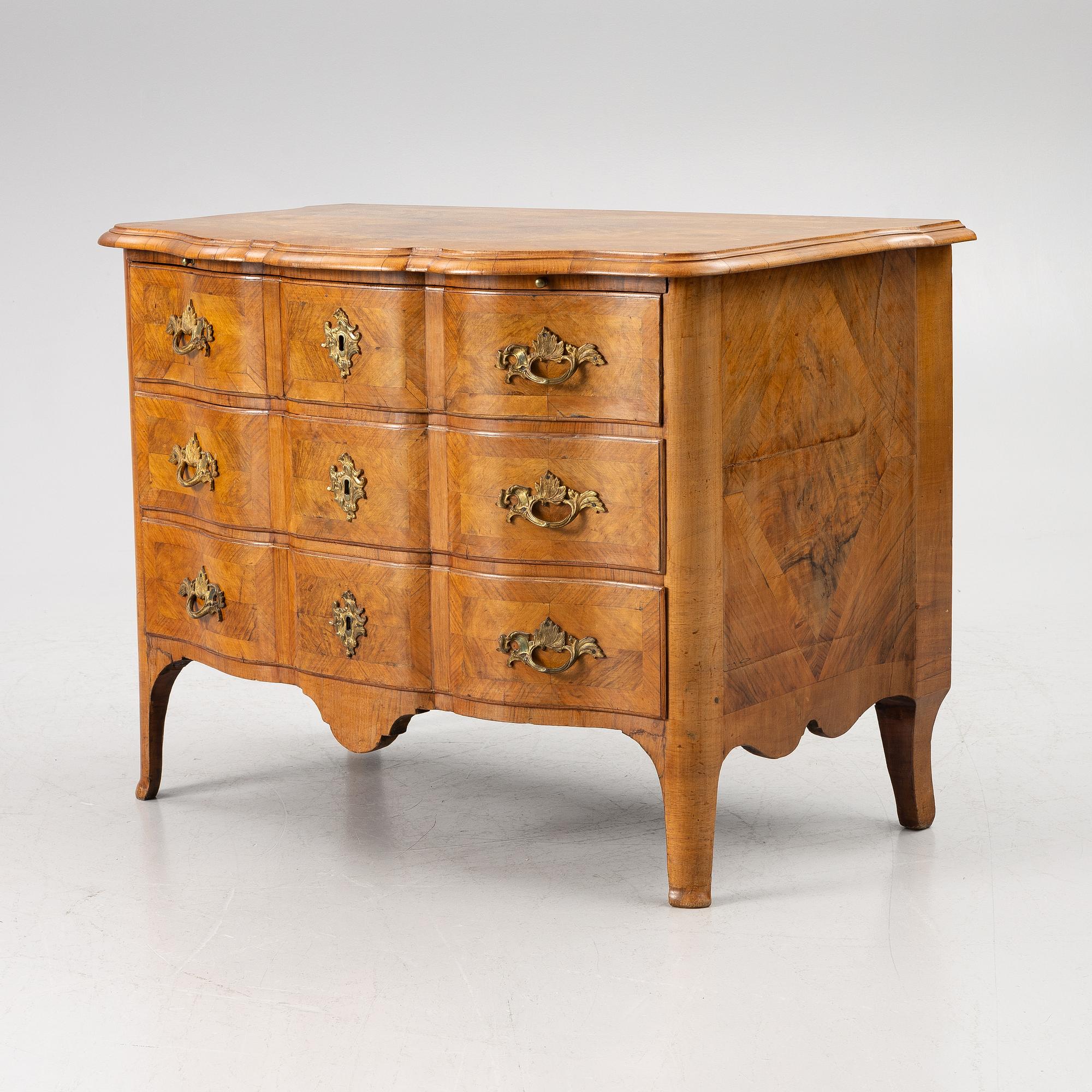 Barock, A late Baroque chest of drawers, 18th century.