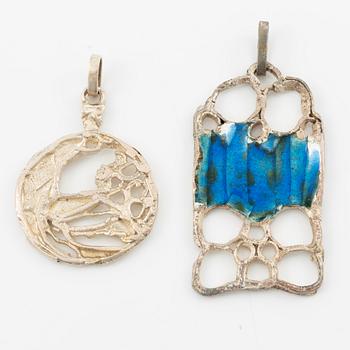 Lars Arby, three neck rings and two pendants, silver with enamel.