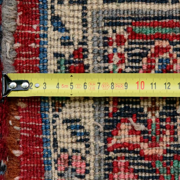 Matta, orientalisk, ca 407x126 cm.