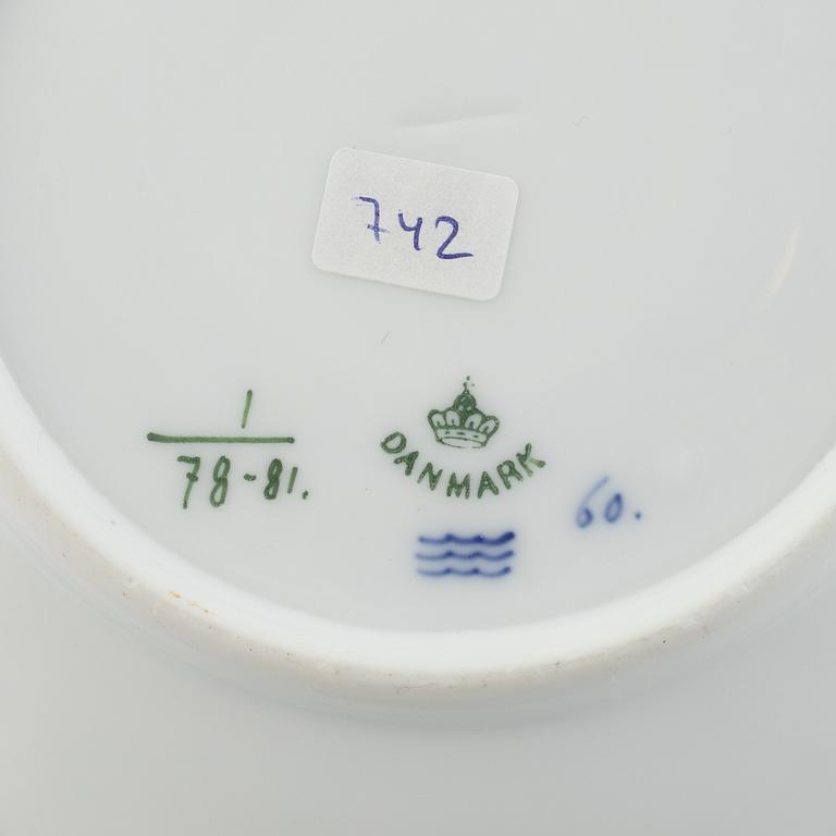 A large 'Blue Fluted Plain' porcelain tea cup with saucer, Royal Copenhagen, model 78, 1893-1900.