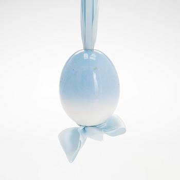 A porcelain easter egg, likely Kuznetsov, early 20th century.