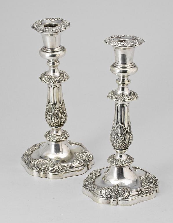 LJUSSTAKAR, ett par, pläter, Storbritannien, 1800-talets första hälft.