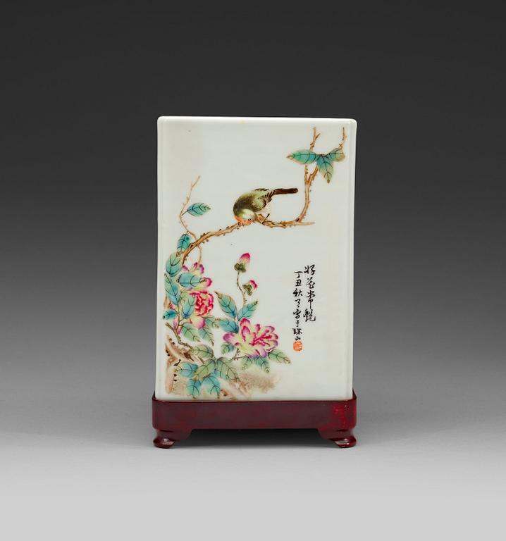 A square brush pot with calligraphy, Qing dynasty with Qianlong seal mark, 19th century.