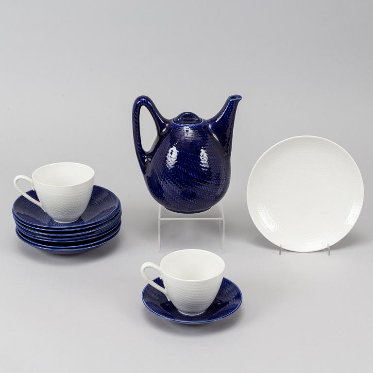 Hertha Bengtson, a part 'Blå Eld' coffee and tea service, Rörstrand (15 pieces).