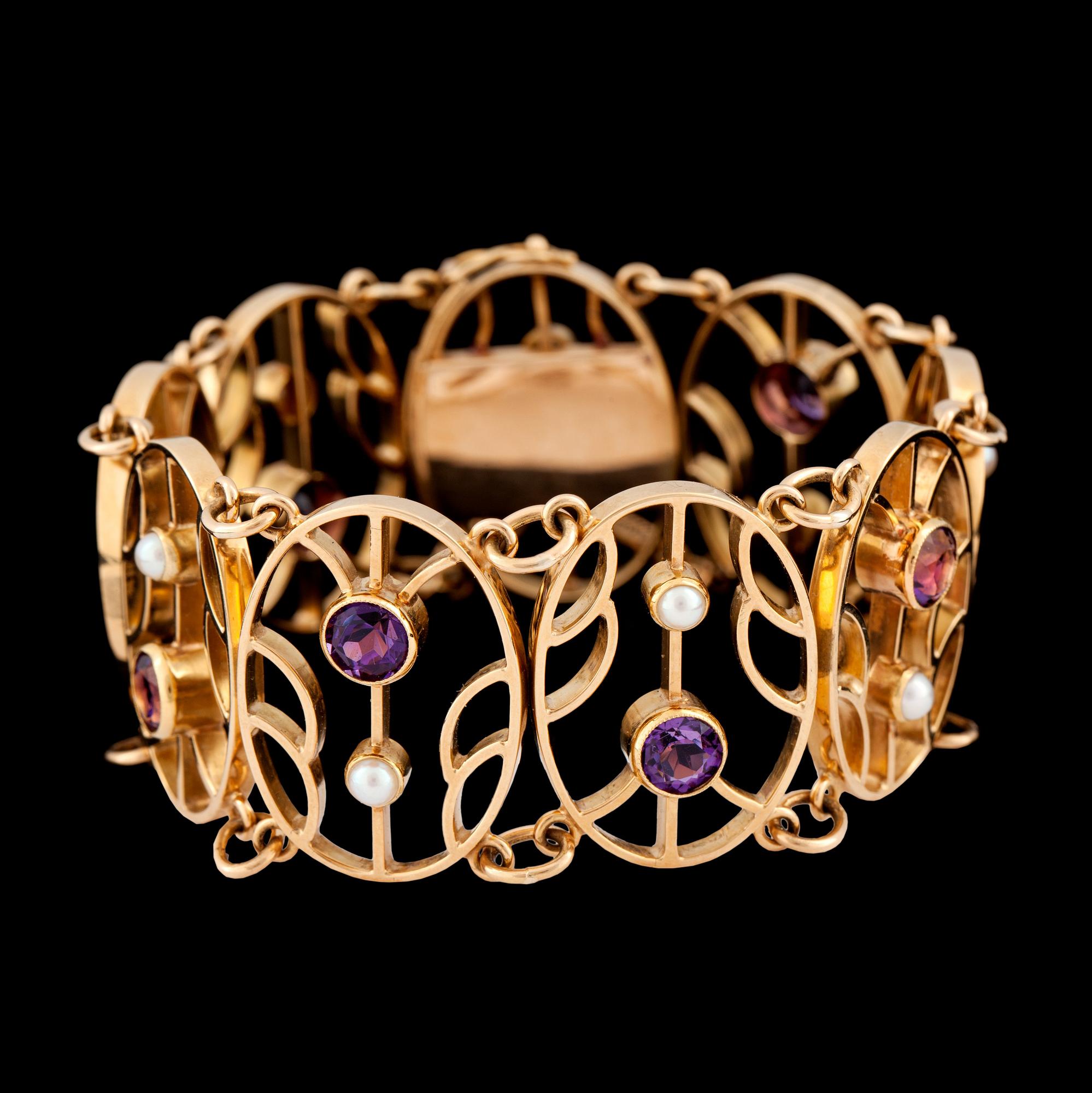 An amethyst and cultured pearl bracelet.