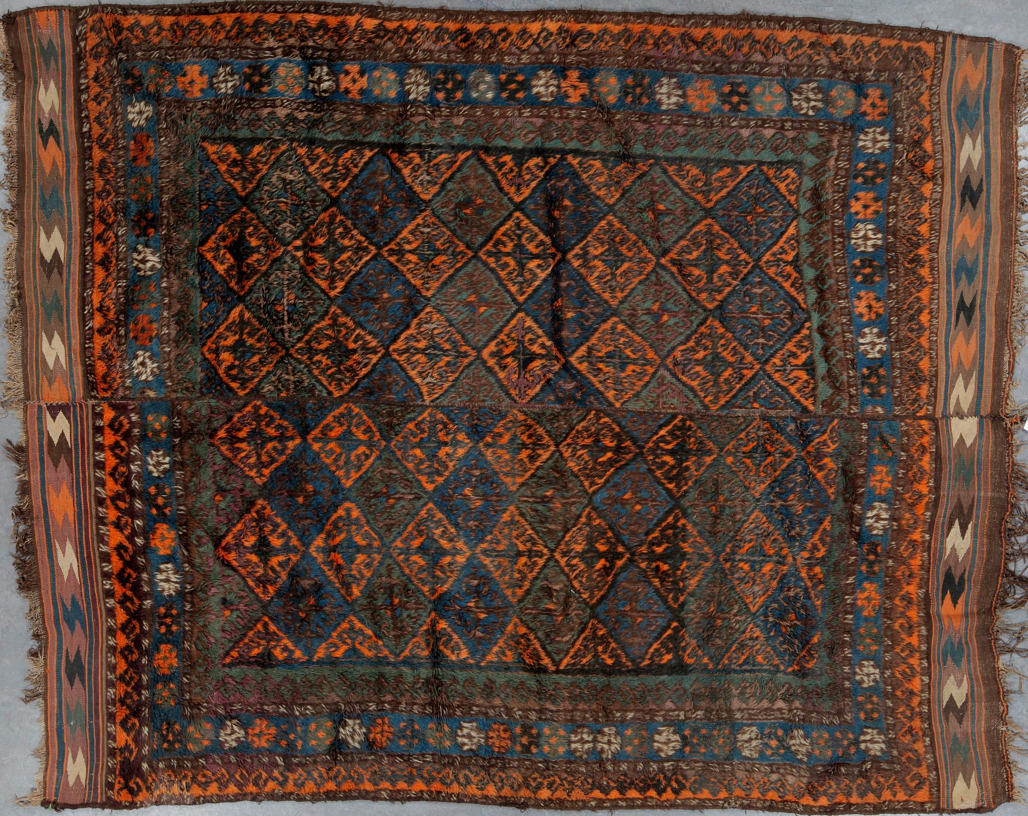 MATTA, semiantik, Beluch, herdematta. Ca. 260 x 215.