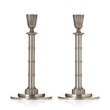 403. Erik Fleming, a pair of pewter candlesticks, Norrahammars Tenn, 1930.