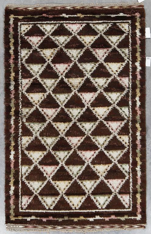 MATTA. "Svart Primavera". Rya. Sign. AB MMF (AB Märta Måås-Fjetterström). 220x137 cm.