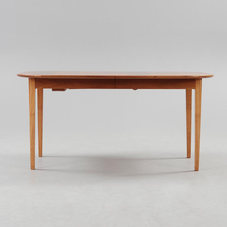 A Josef Frank mahogany dining table, Svenskt Tenn, model 947.