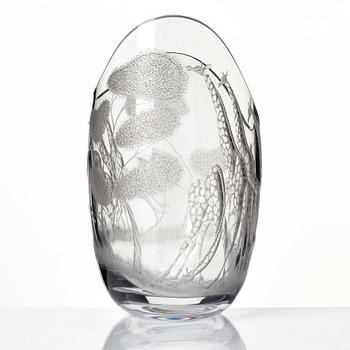 Vicke Lindstrand, an engraved glass vase "Högvilt" (Safari), Kosta, Sweden 1950-60's.