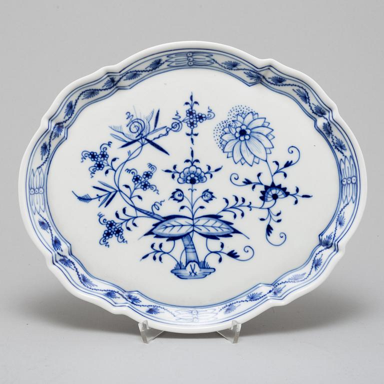 Five Meissen porcelain objects, 20th century.