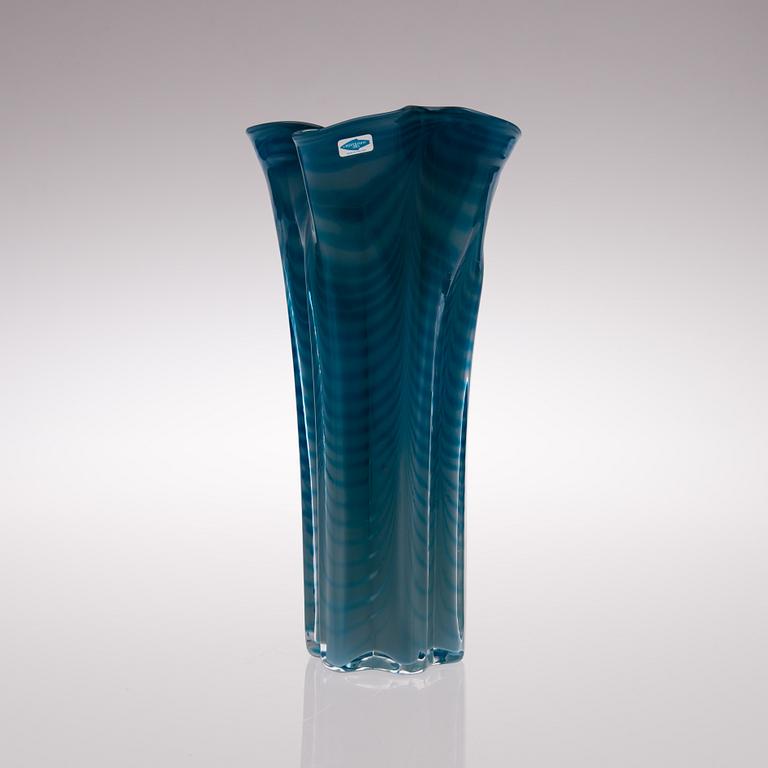 OIVA TOIKKA, VAS. Sign. Oiva Toikka Nuutajärvi Notsjö 1988.