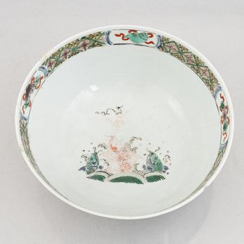 A wucai porcelain bowl, China, Qingdynasty, early 18th century.