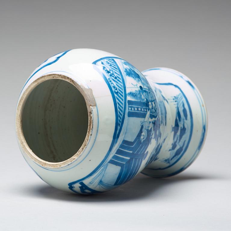 VAS, porslin. Qingdynastin, Kangxi (1662-1712).