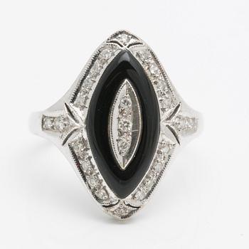 RING, 18K vitguld, besatt med små diamanter samt svart sten.