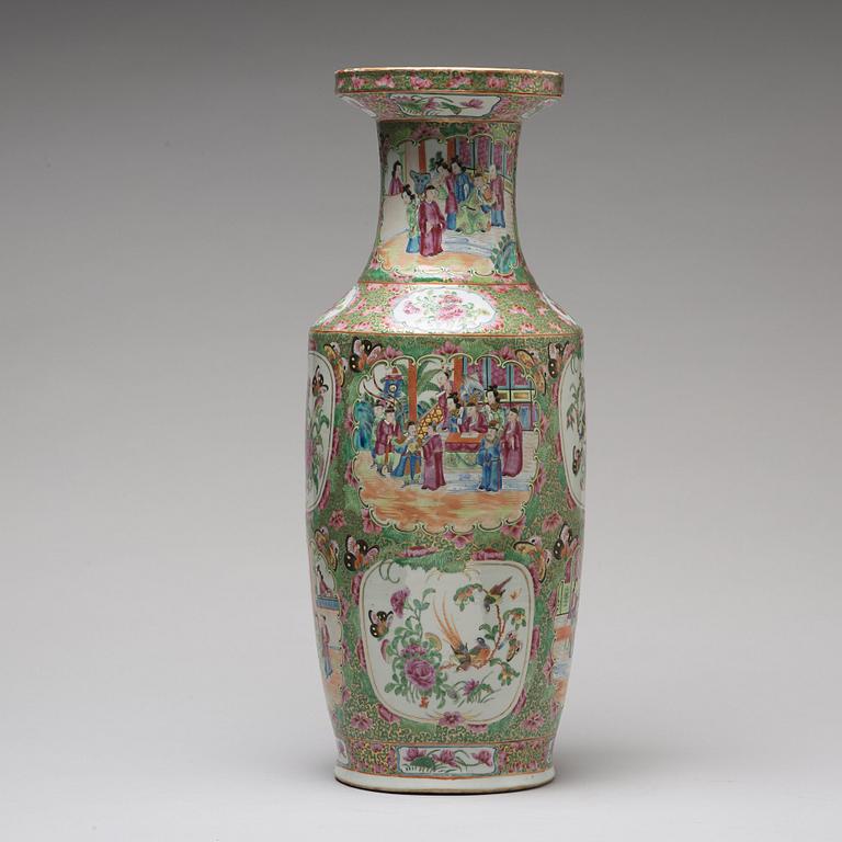 A large famille rose vase, Canton, Qing dynasty, 19th Century.