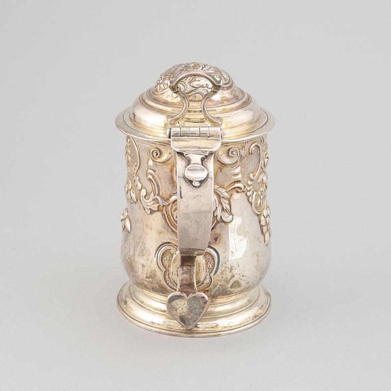 A silver tankard, mark of Thomas Mason, London 1738.