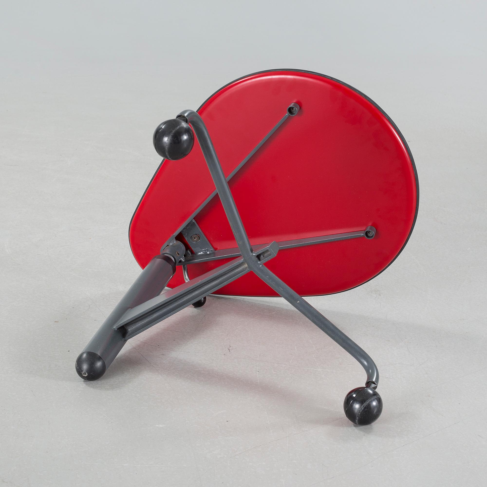 A "Kick" table, designed by Toshiyuki Kita for Cassina, model launched 1983.