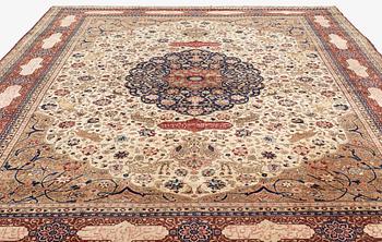 An antique Benlian Tabriz carpet, signed Jabarzade, ca 466 x 323 cm.