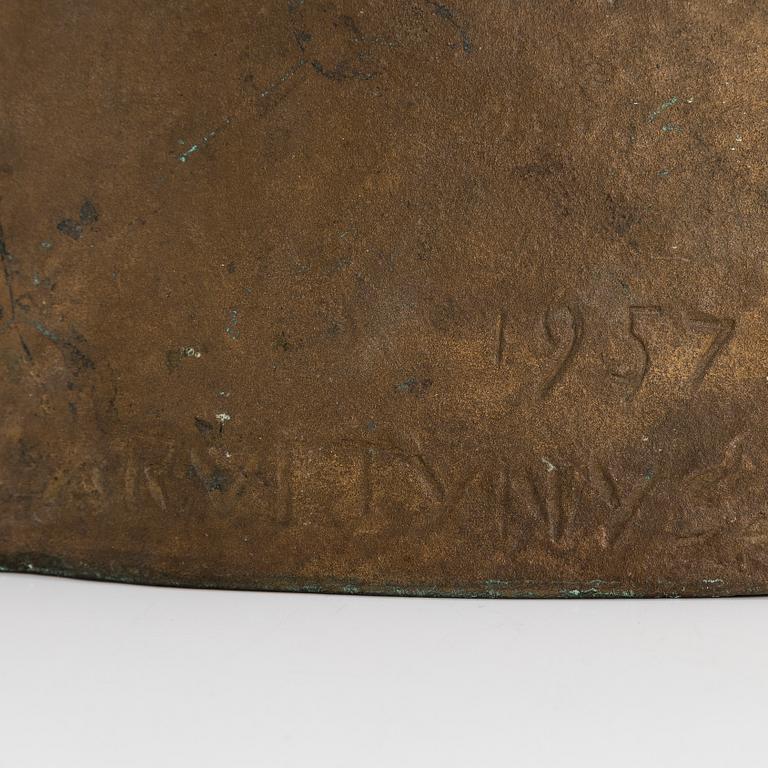 Arvi Tynys, Naisen rintakuva.