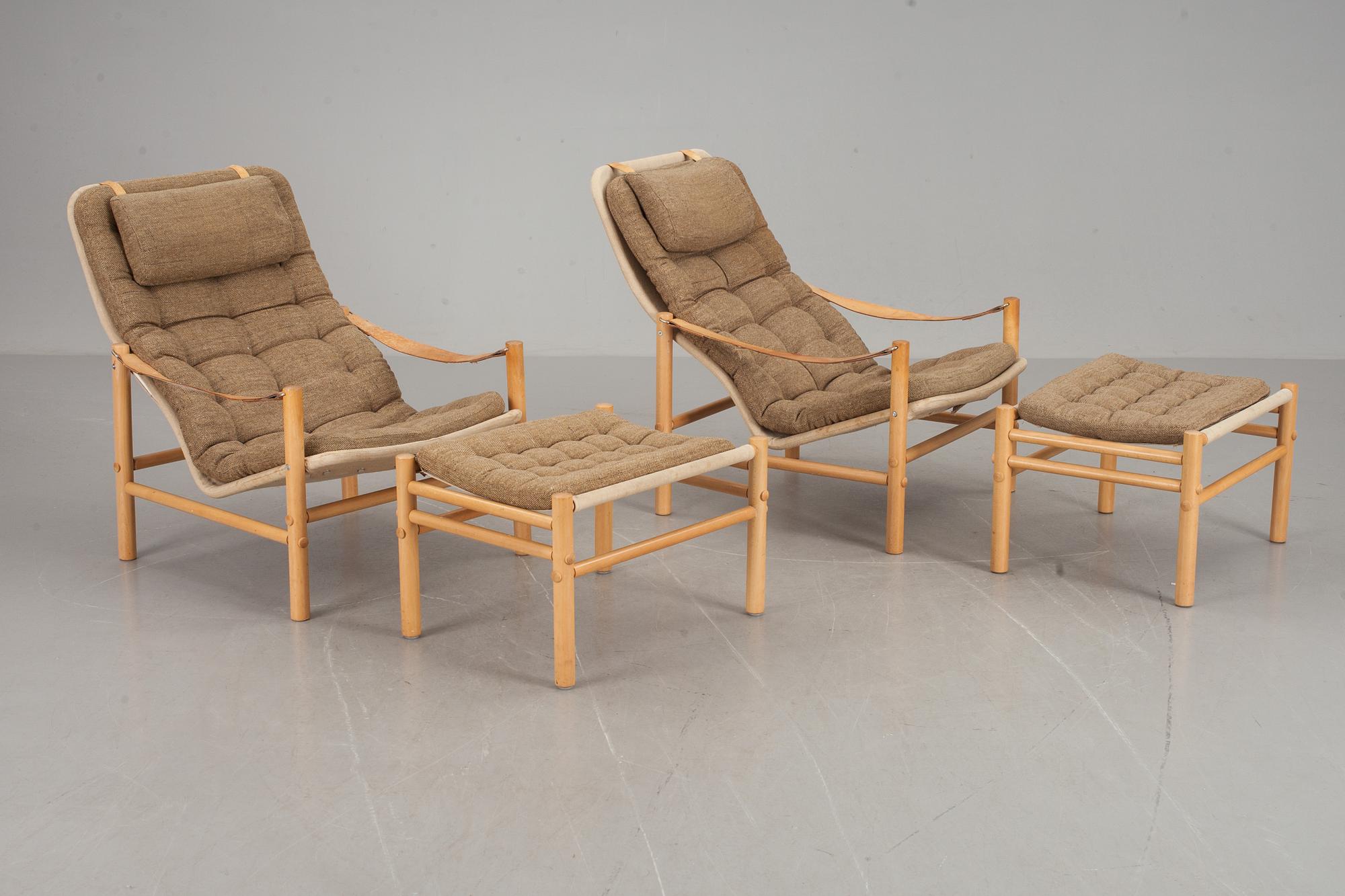 FÅTÖLJER samt PALLAR, ett par, "Junker", Bror Boije, DUX, 1900-talets andra hälft.