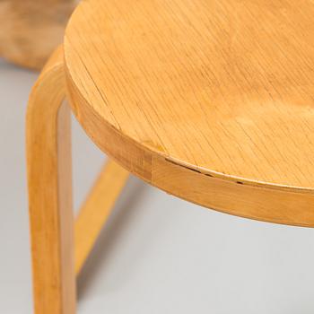 Alvar Aalto, jakkaroita, 4 kpl malli 60, O.Y. Huonekalu- ja Rakennustyötehdas A.B. 1900-luvun puoliväli.