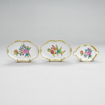 A Herend Queen Victoria VBO porcelain coffee set and two trinket boxes, totally 19 pieces, Hungary.