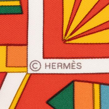 Hermès, an 'Apparat des Plaines' scarf.
