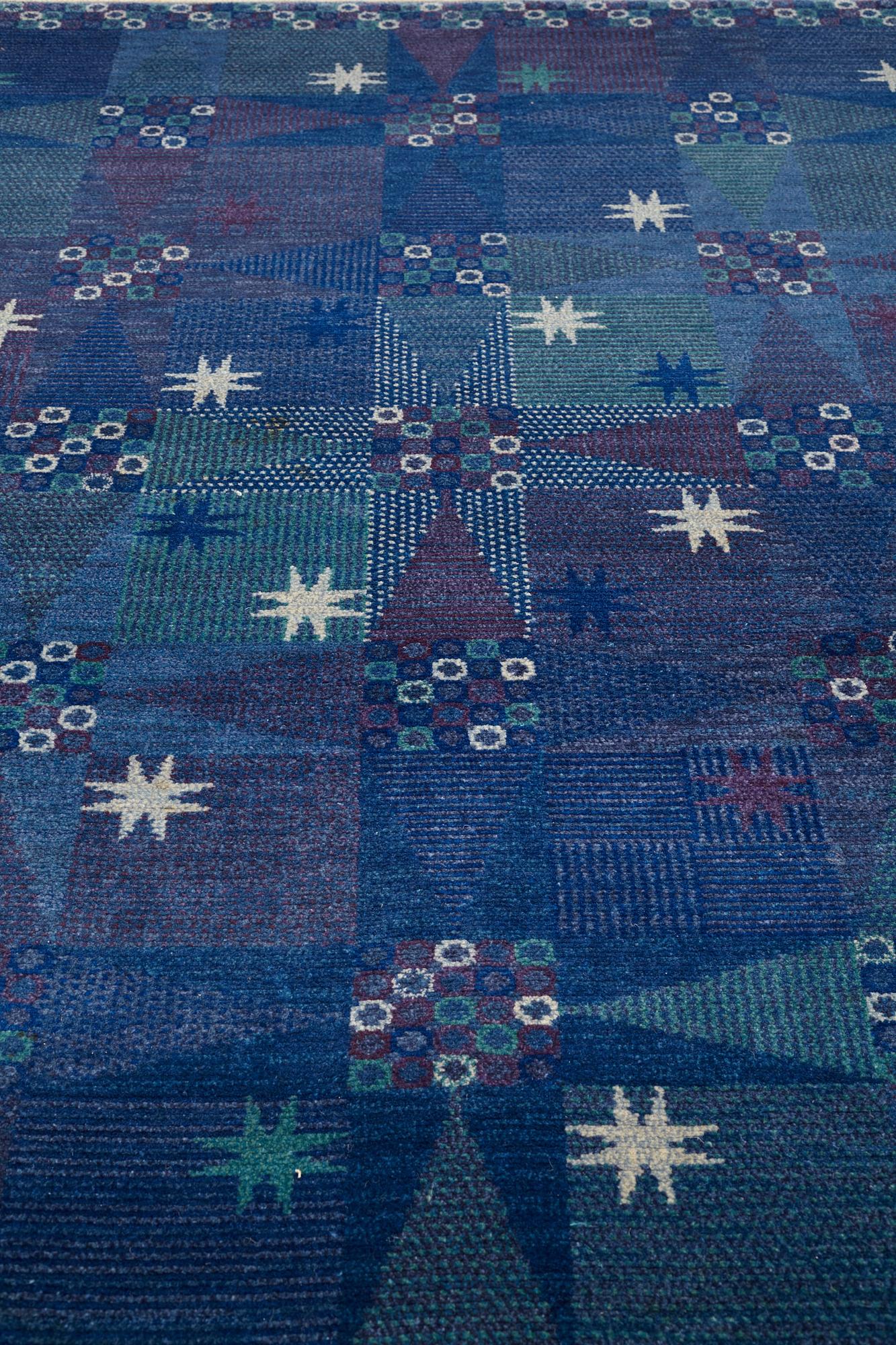 Barbro Nilsson, matta, "Stjärnflossan, blå", flossa, ca 250-253 x 249-253 cm, signerad AB MMF BN.