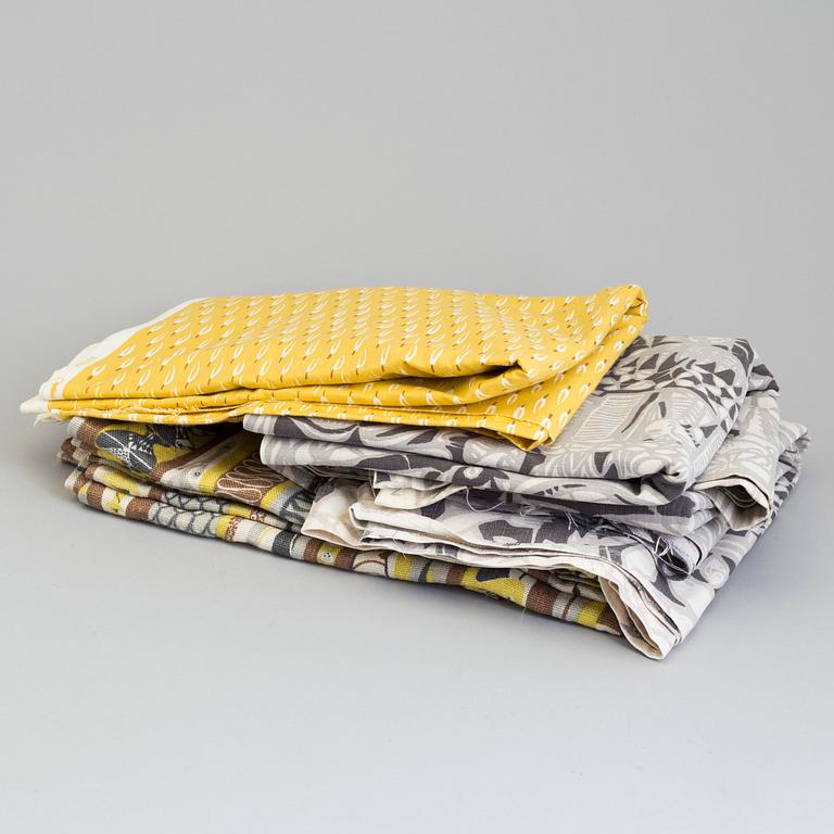 STIG LINDBERG, textil, 5 delar, "Comedia", "Vågorna" samt "Avena", Nordiska Kompaniet, Stockholm.