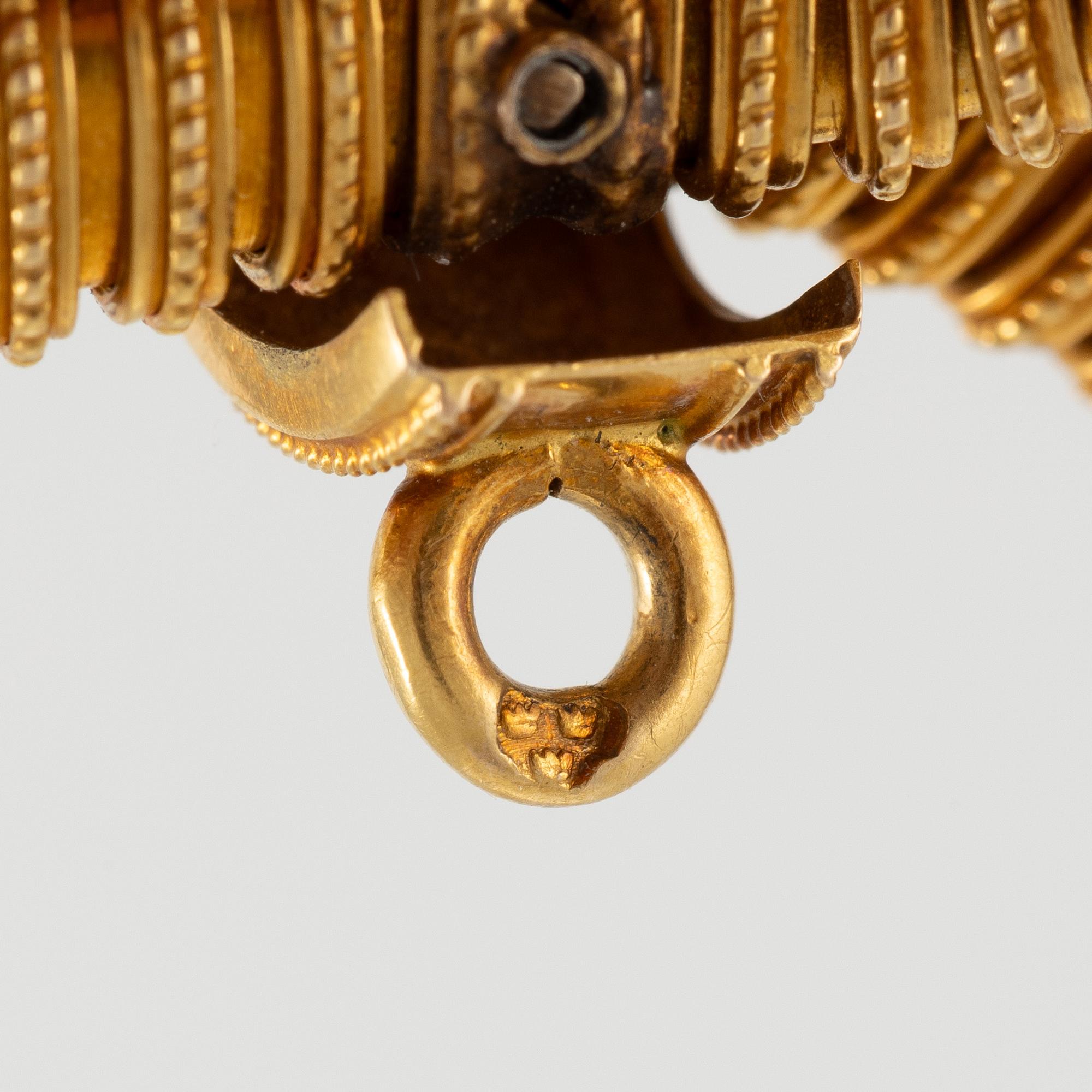 Necklace 18K gold, likely 19th century.