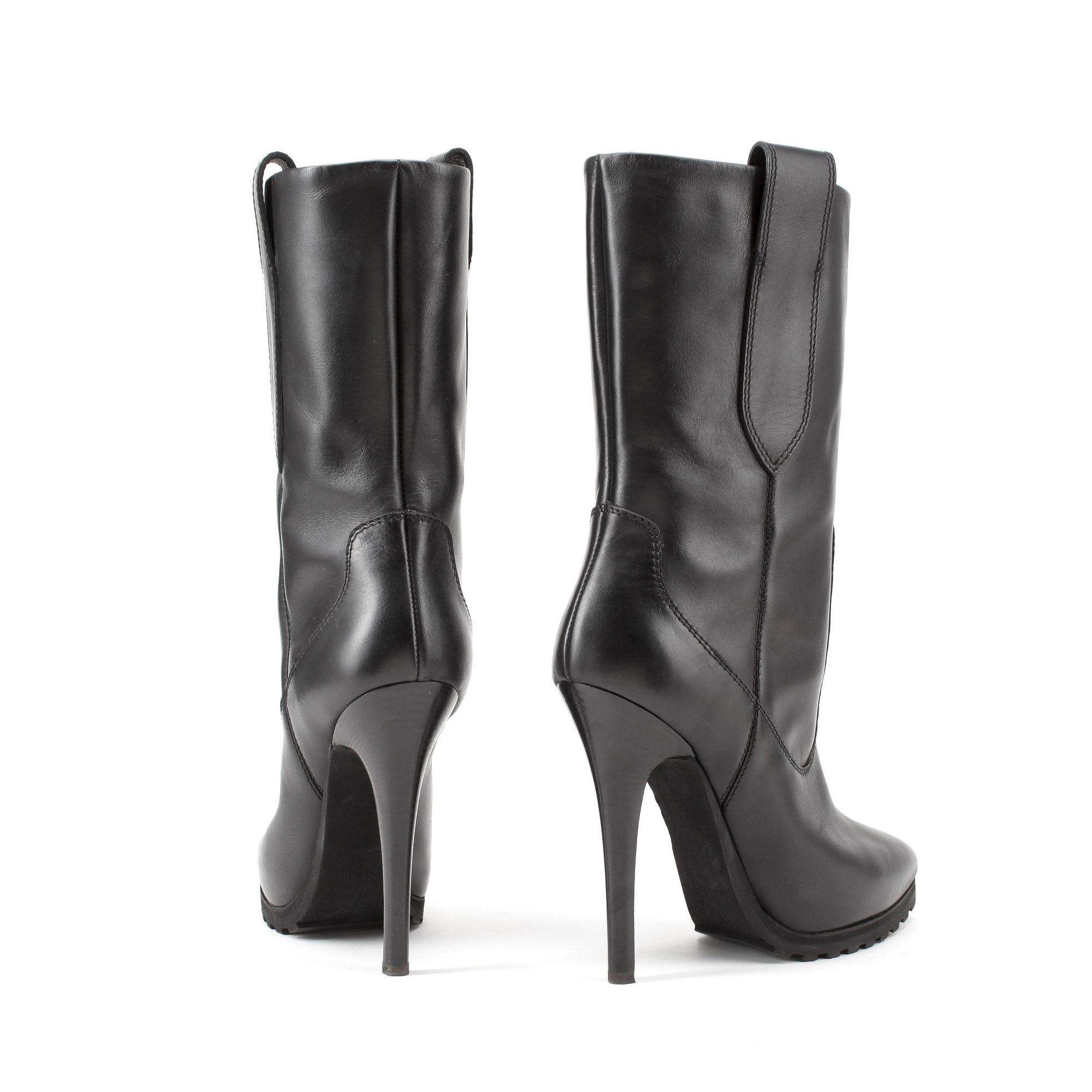 GIUSEPPE ZANOTTI, ett par stövlar. Storlek 41.