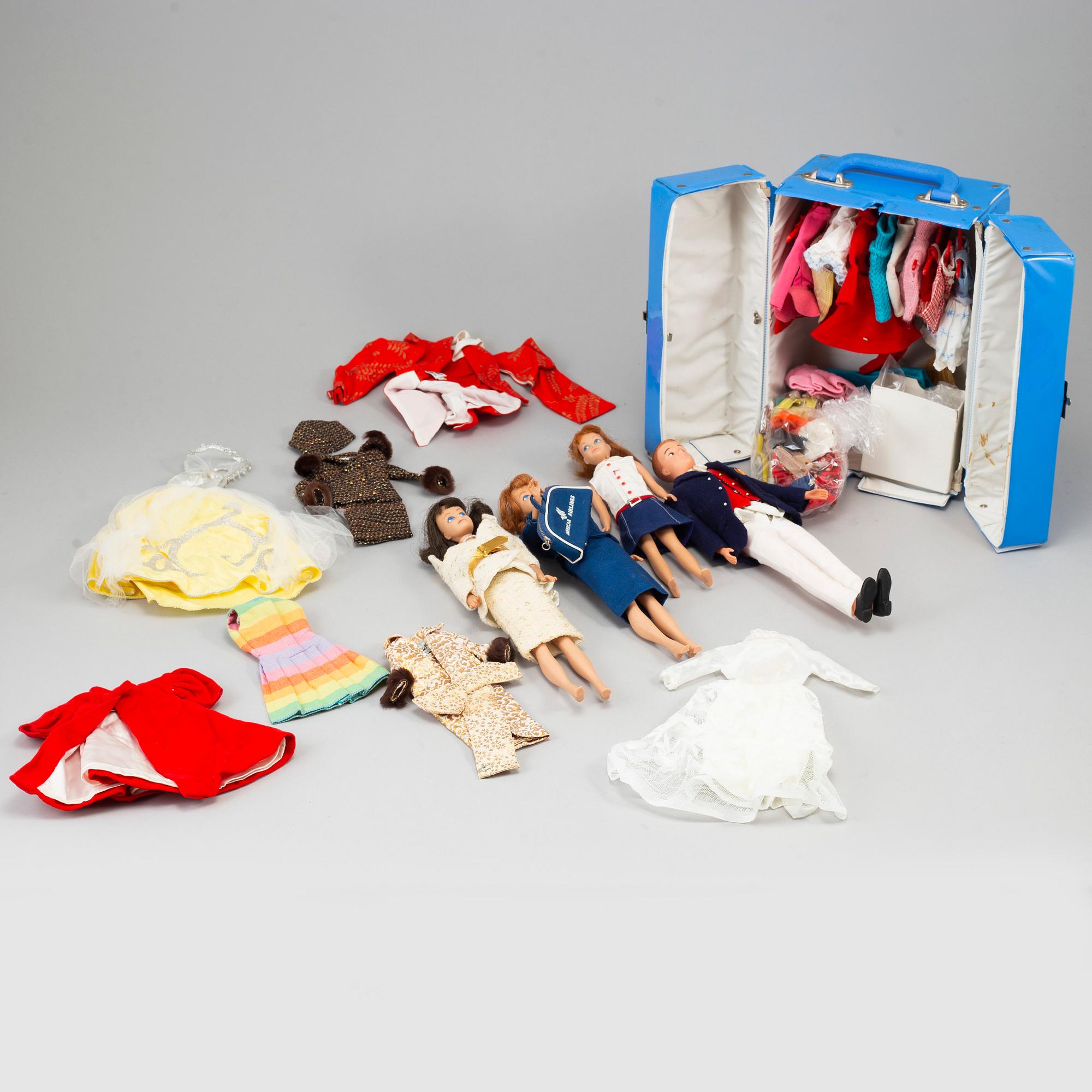 A set of three Barbiedolls with accessories, Mattel 1960's.
