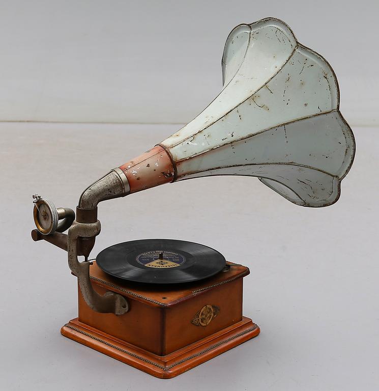 VEVGRAMMOFON, 1900-talets början.