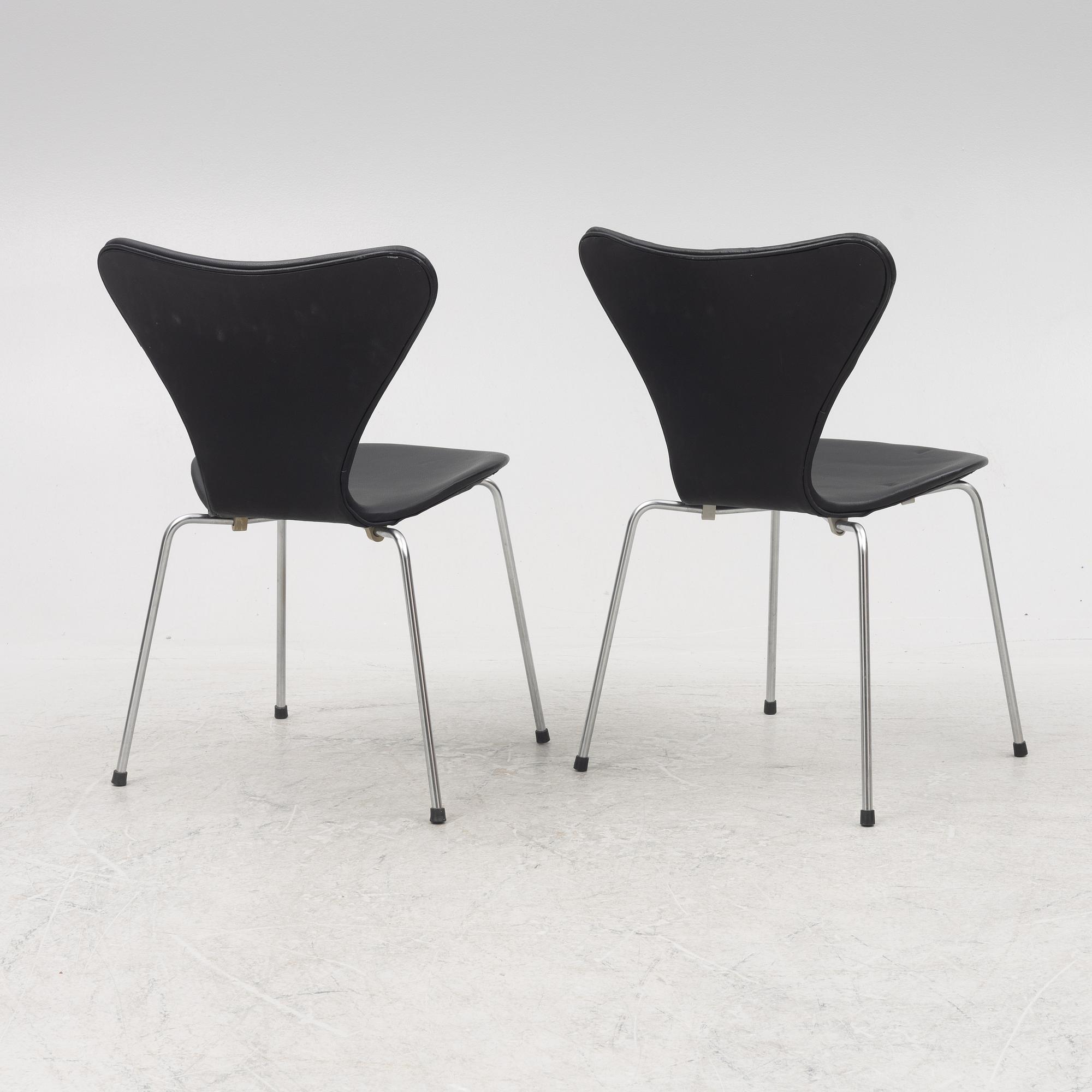 Arne Jacobsen, six 'Series 7' chairs, Fritz Hansen, Denmark, 1967 and later.
