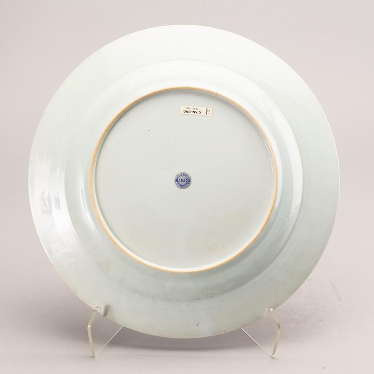 A pair of Chinese Qianlong porcelain plates.