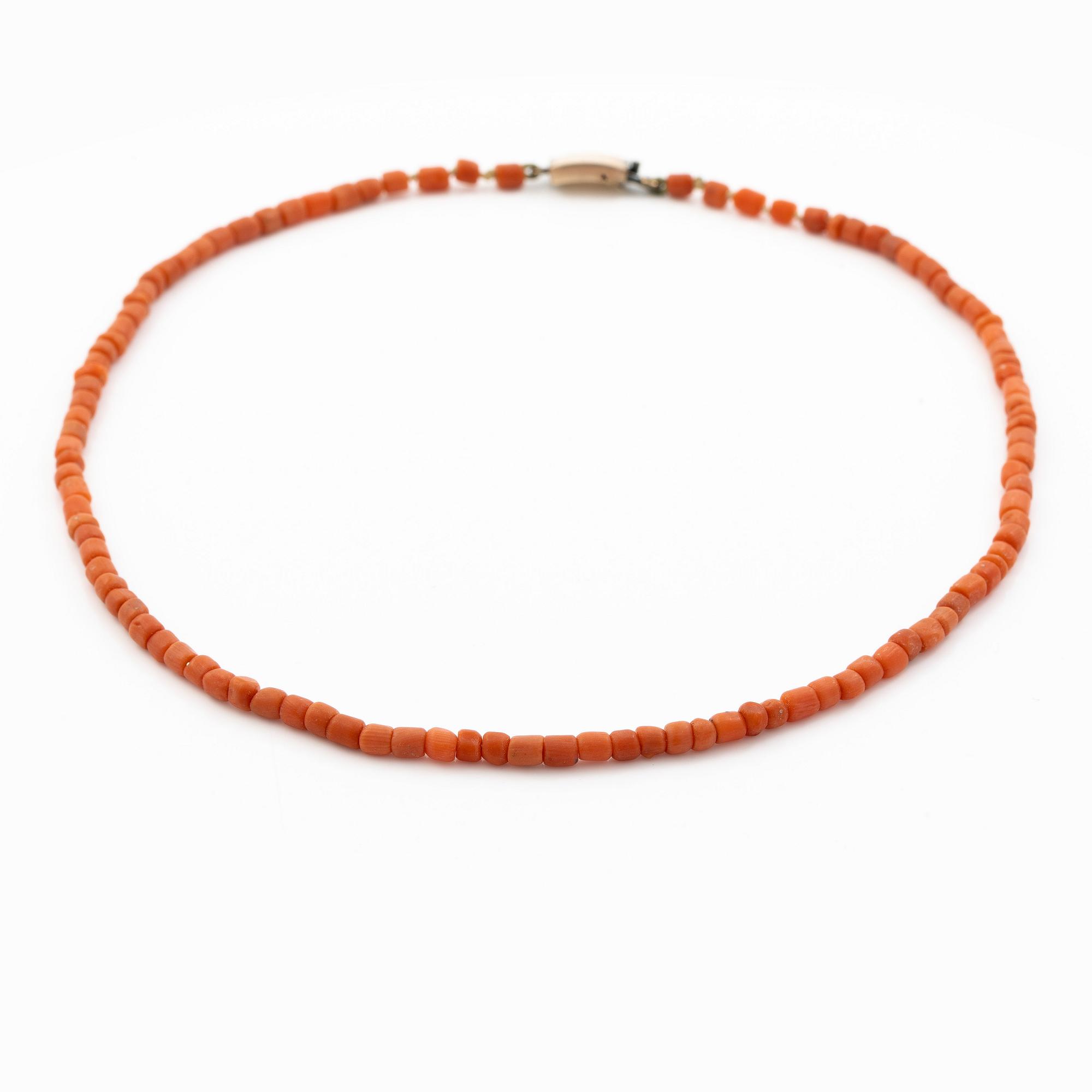 Collier, med korall.