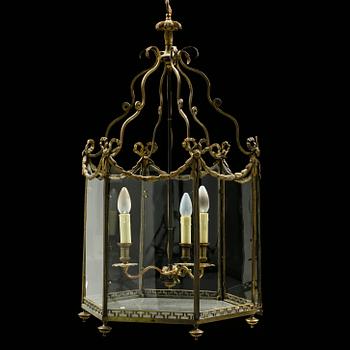 LYKTA, Louis XVI-stil, 1900-talets första hälft. Höjd ca 82 cm.