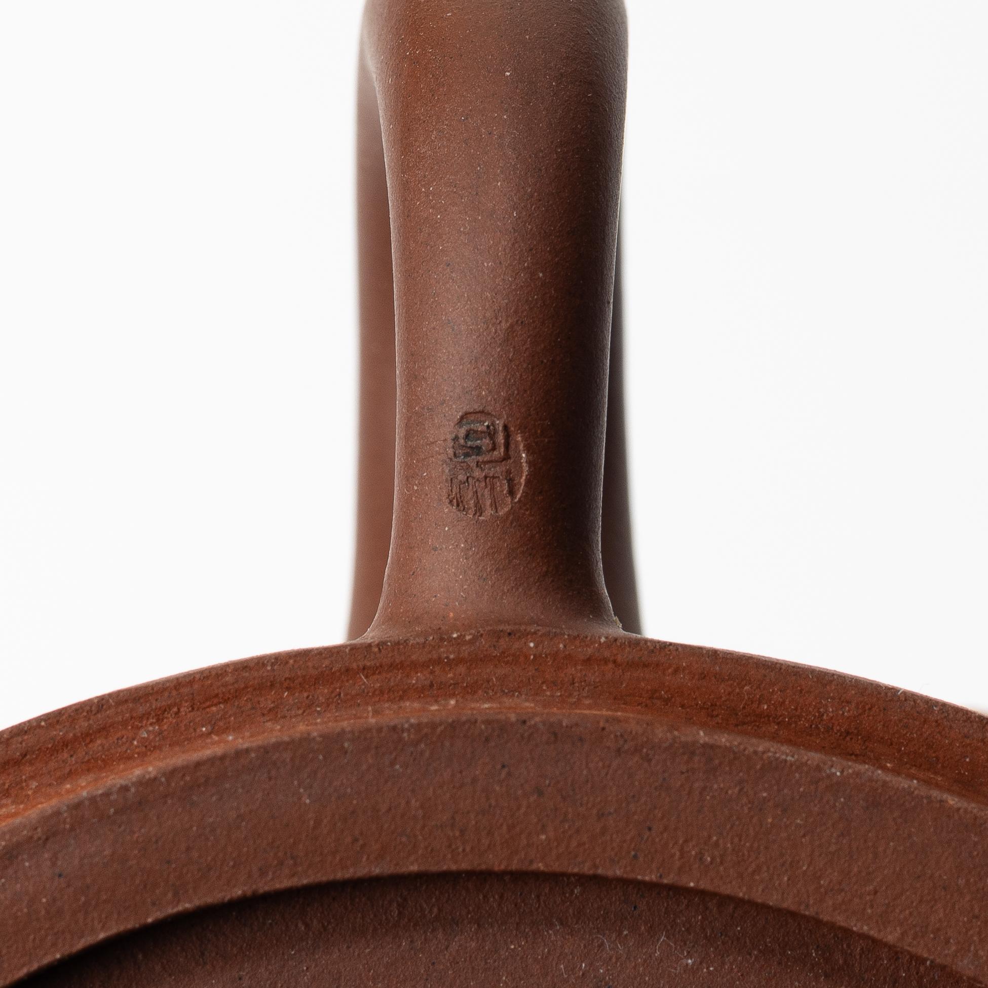 Wu Quan Xiang, A Chinese yixing teapot and a bowl with sieve and four cups, 1980s.