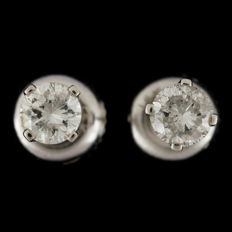 ÖRHÄNGEN, ett par, 14k vitguld med briljantslipade diamanter tot ca0,44ct.
