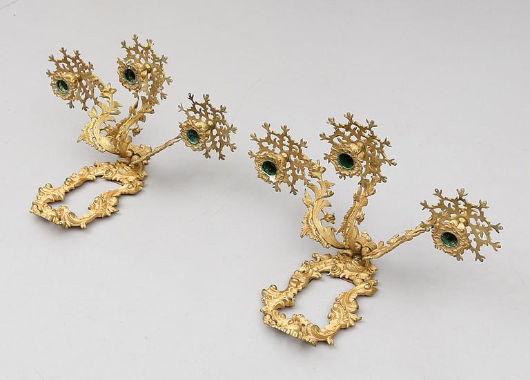 VÄGGLAMPETTER, 1 par, förgylld brons, 1800-talets andra hälft.