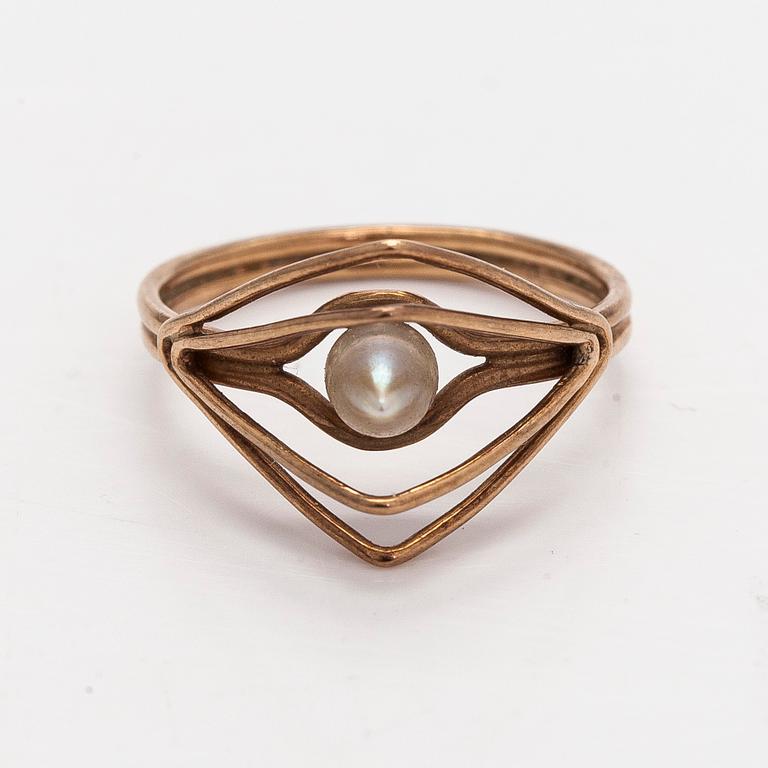 Ring, odlad pärla, 14K guld.