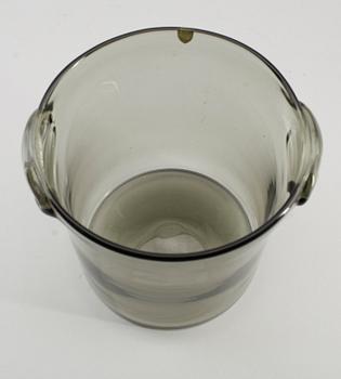 CHAMPAGNEKYLARE, röktonat glas, möjligen Nils Landberg, Orrefors.
