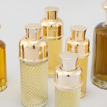 NINA RICCI, seven factices and two perfumbottles.