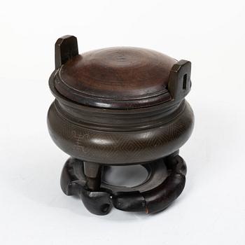 A tripod, Japan, early 20th century.