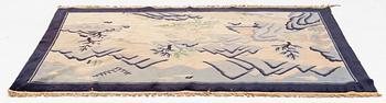 Matta, Old, Kina, 'Antik Finish', ca 131 x 197 cm.